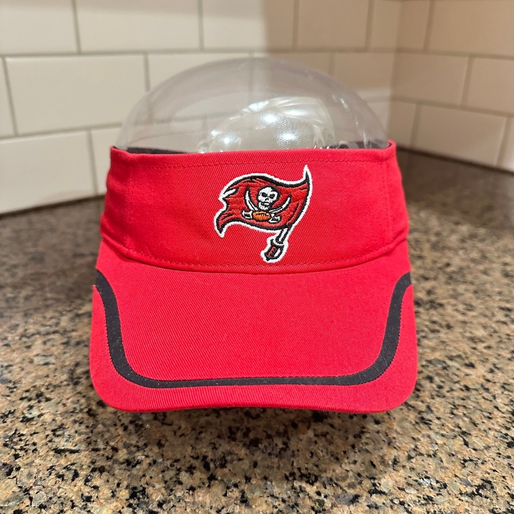 Tampa Bay Buccaneers NFL Apparel Visor Hat Mens OS Red Cotton